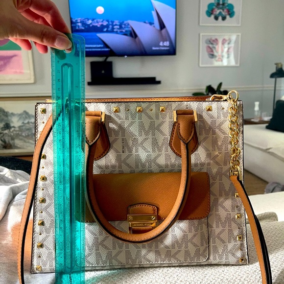 Michael Kors Purse with strap - Picture 8 of 11